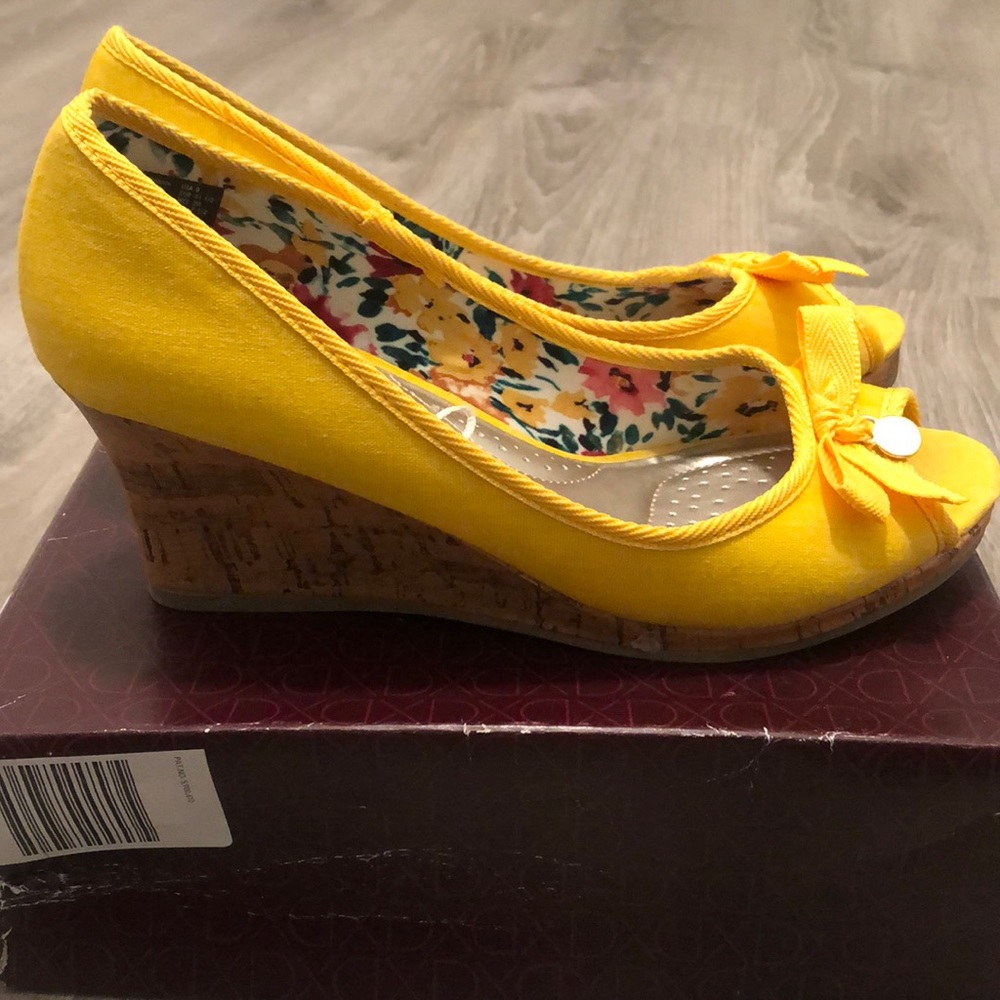 Yellow Wedges - Picture 3 of 5